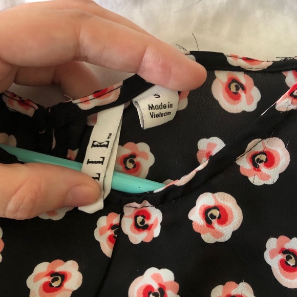 Elle Blouse - Picture 3 of 3